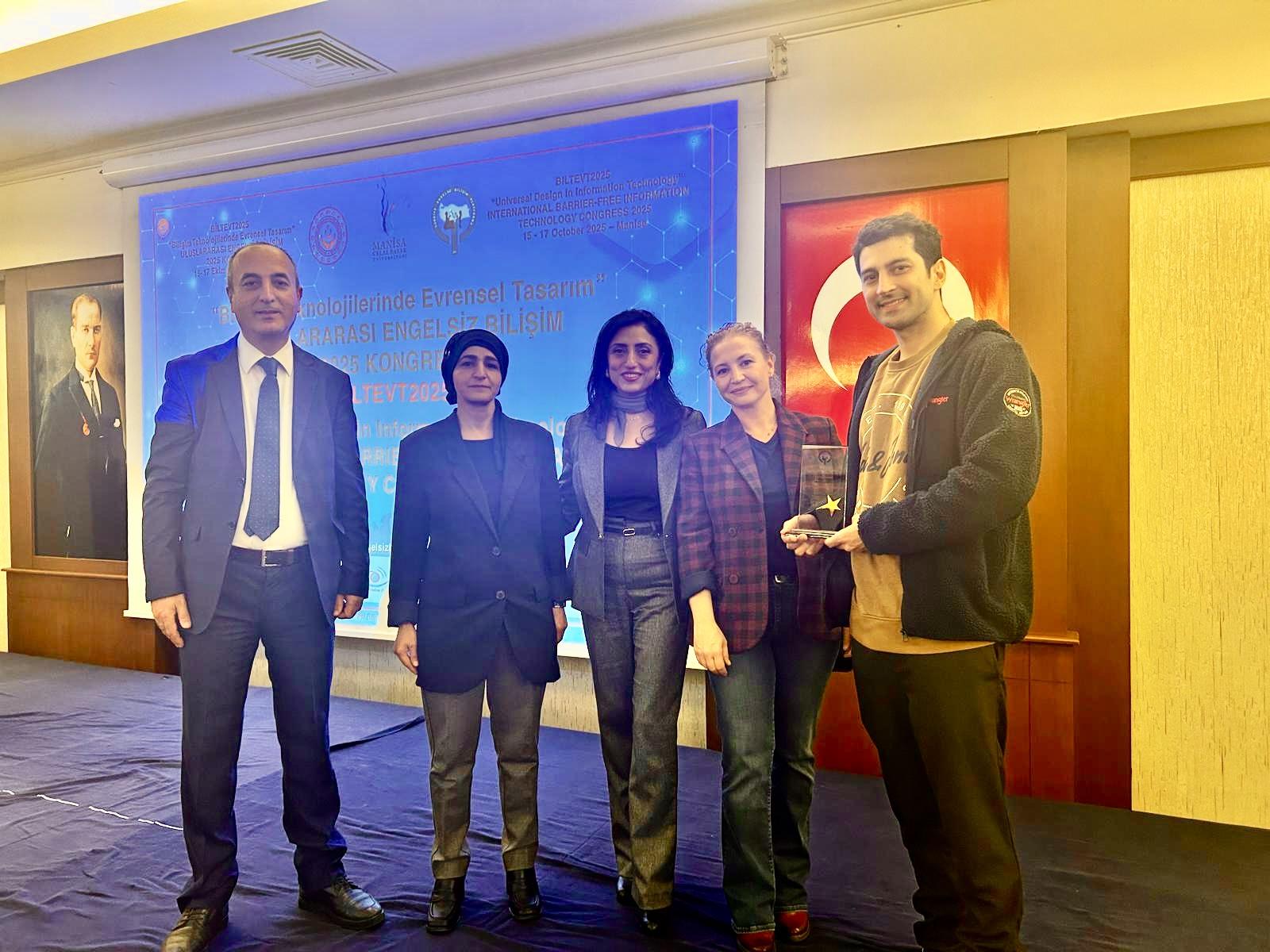 Ödül fotoğraf.jpeg (208 KB)